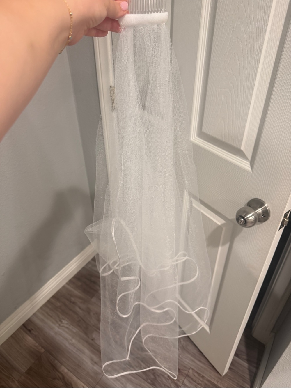 White Bridal Veil with Light Wire Edge